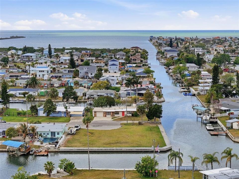 На продажу: $329,000 (0.25 acres)