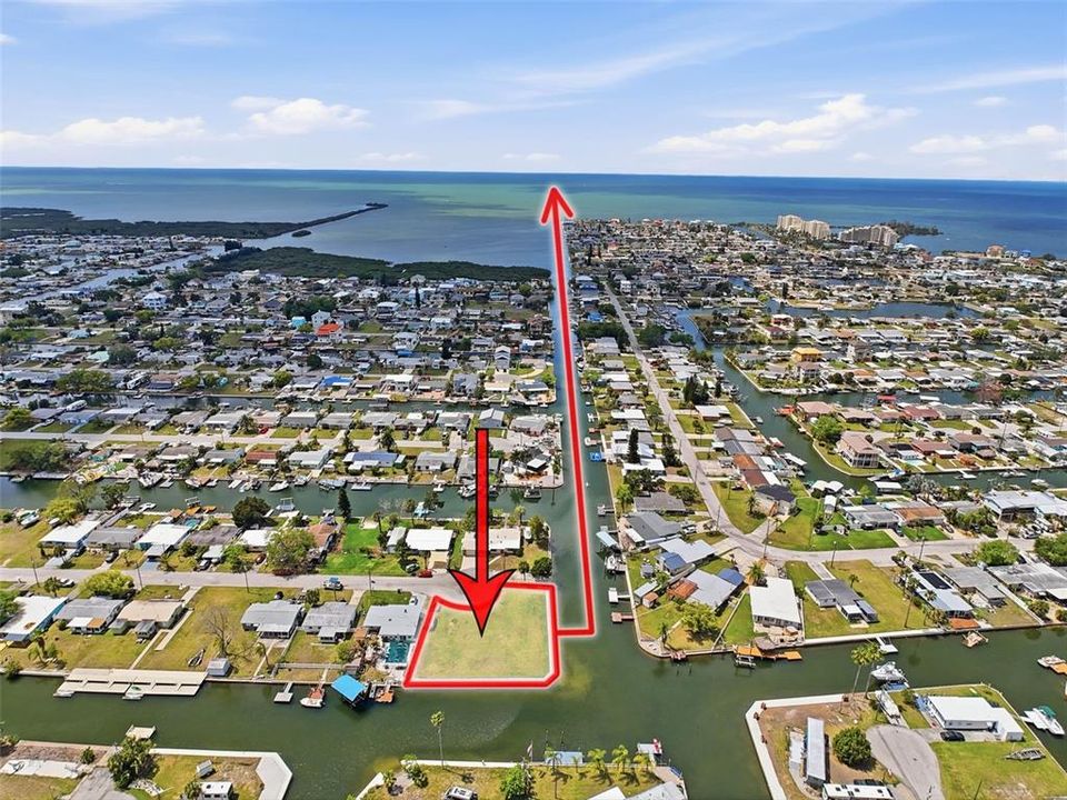 На продажу: $329,000 (0.25 acres)