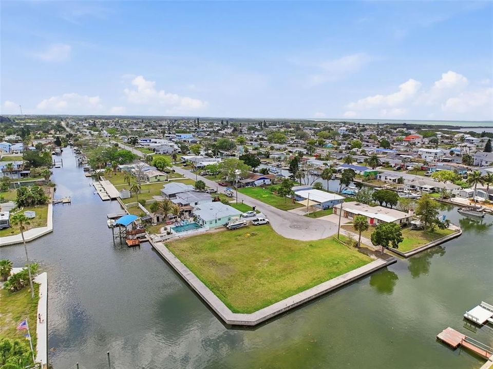 На продажу: $329,000 (0.25 acres)