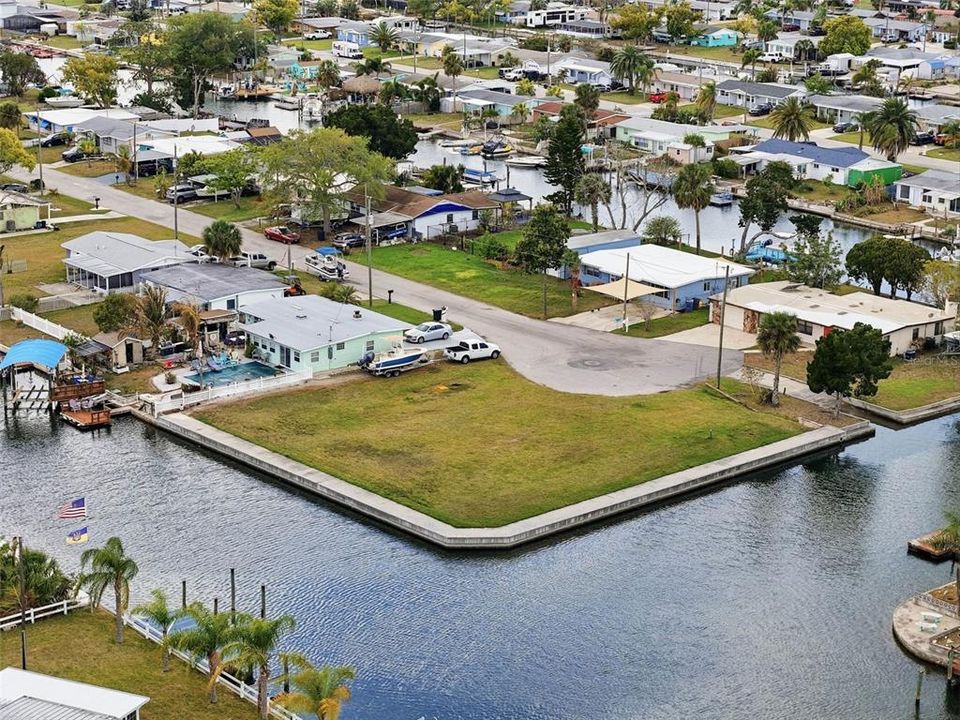 На продажу: $329,000 (0.25 acres)