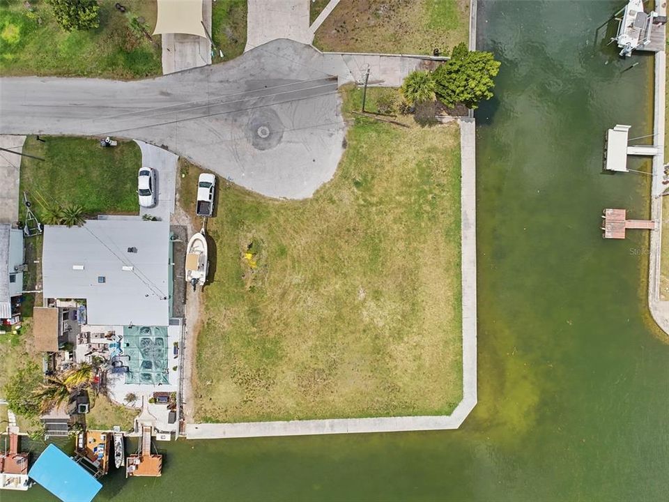 На продажу: $329,000 (0.25 acres)