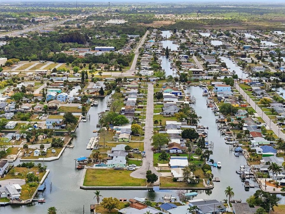 На продажу: $329,000 (0.25 acres)