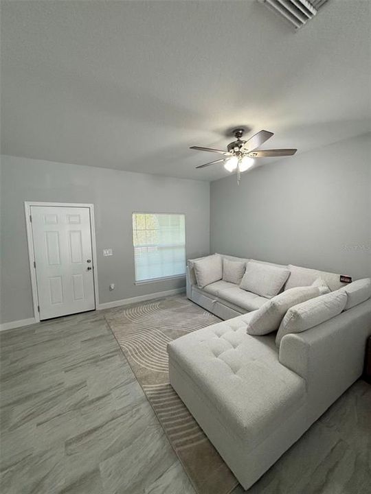 For Rent: $1,875 (3 beds, 2 baths, 1304 Square Feet)