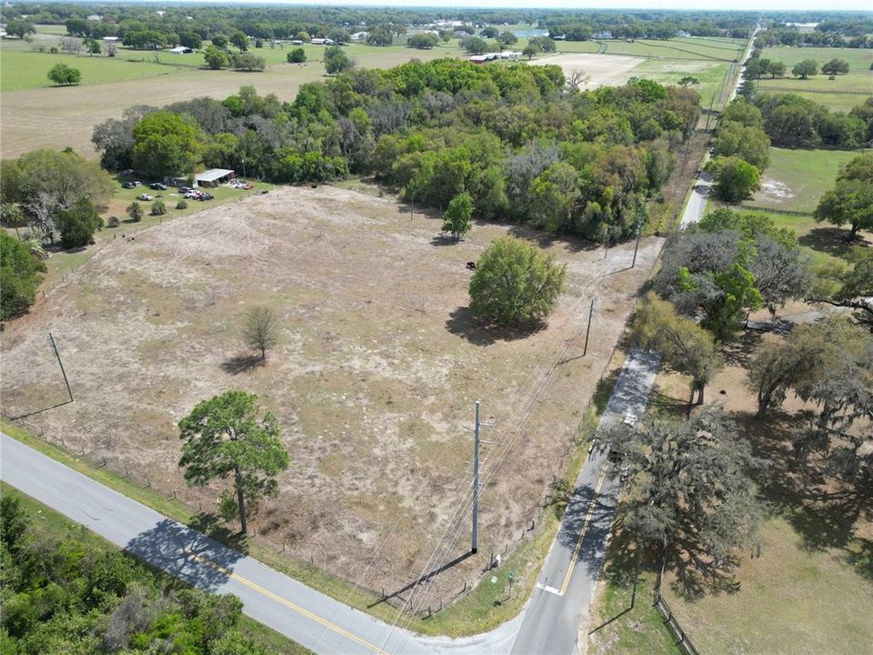 待售: $2,950,000 (17.00 acres)