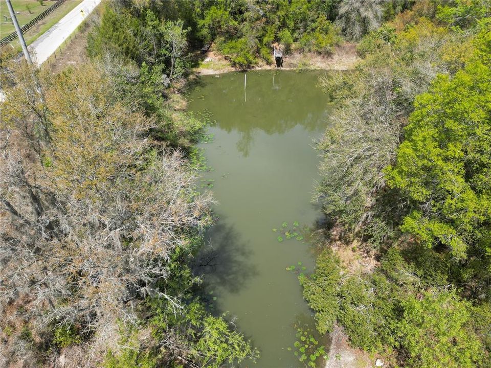 待售: $2,950,000 (17.00 acres)
