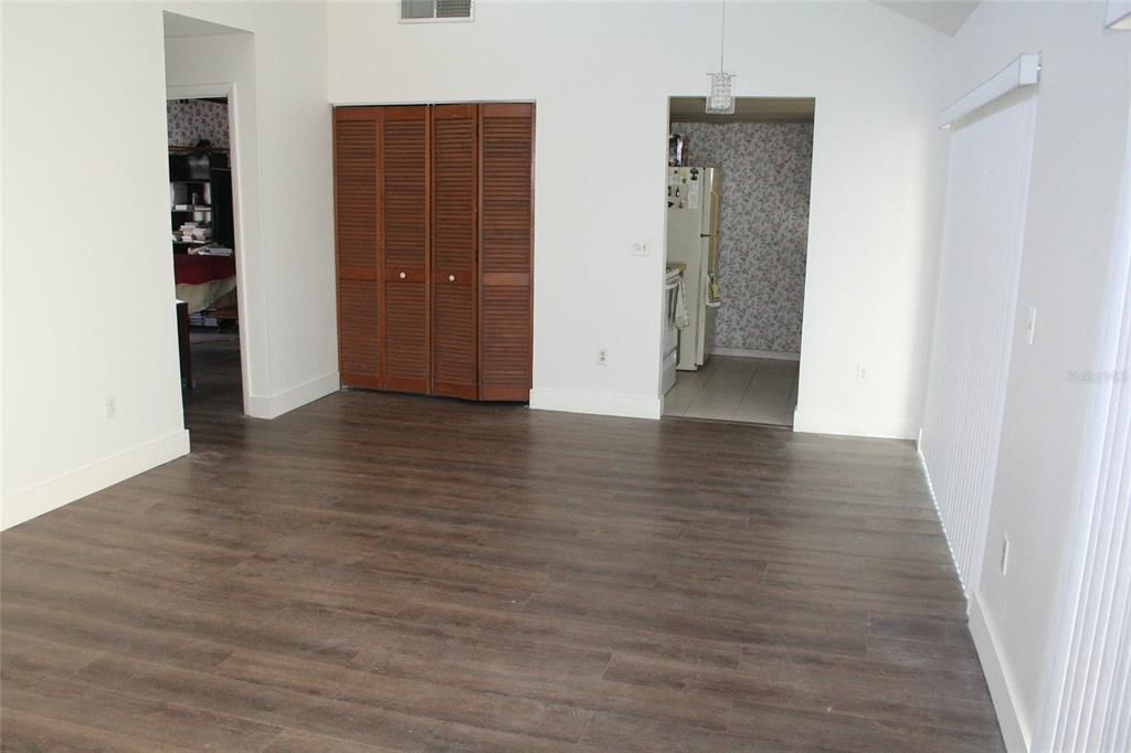 Activo con contrato: $220,000 (2 camas, 1 baños, 854 Pies cuadrados)