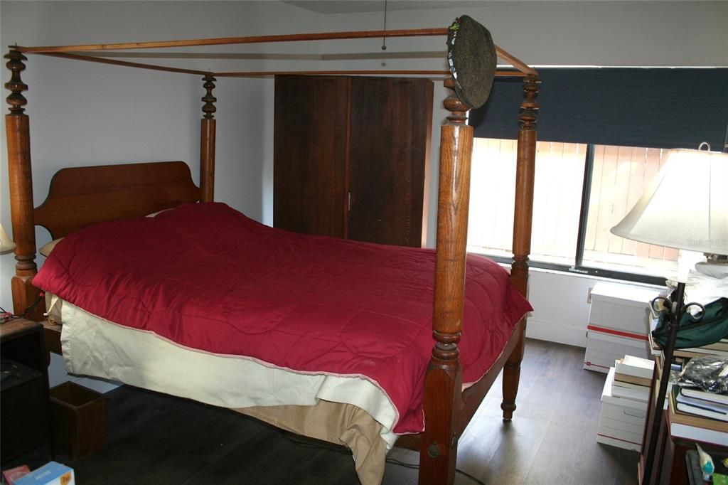 Activo con contrato: $220,000 (2 camas, 1 baños, 854 Pies cuadrados)