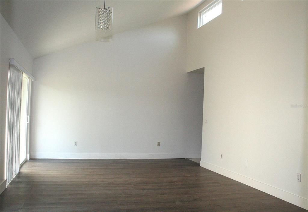 Activo con contrato: $220,000 (2 camas, 1 baños, 854 Pies cuadrados)