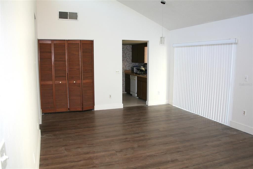 Activo con contrato: $220,000 (2 camas, 1 baños, 854 Pies cuadrados)