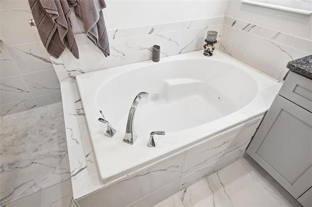 En Venta: $849,000 (4 camas, 2 baños, 2207 Pies cuadrados)