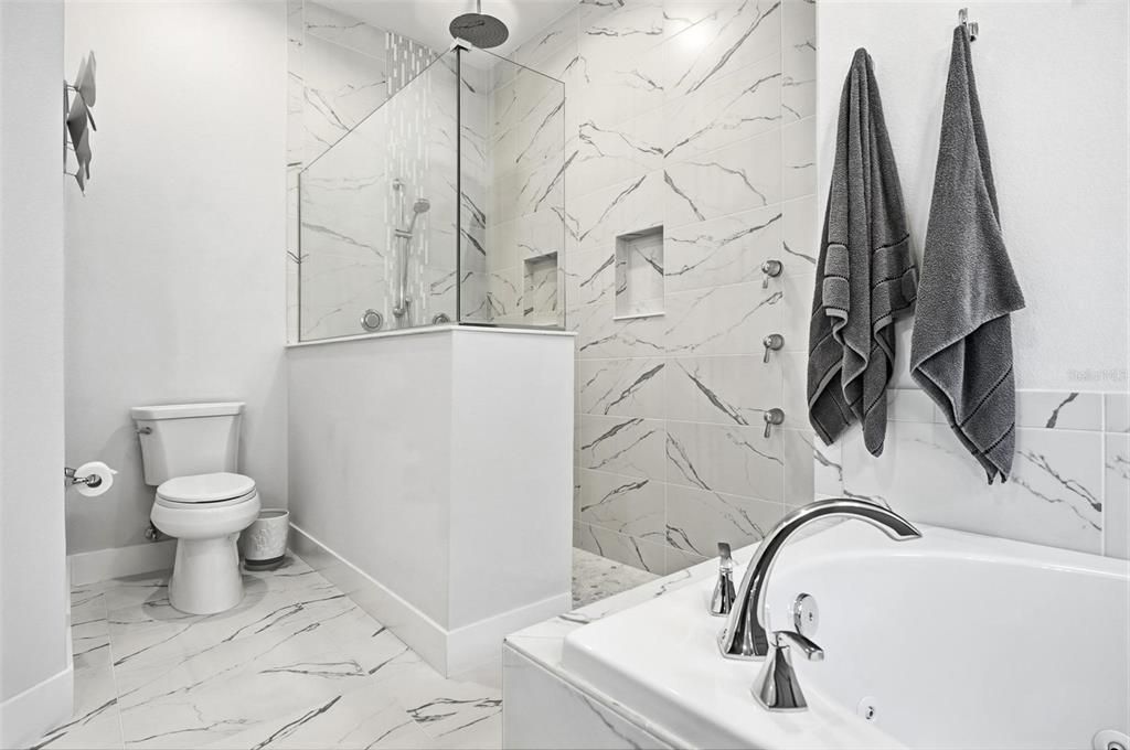 En Venta: $849,000 (4 camas, 2 baños, 2207 Pies cuadrados)