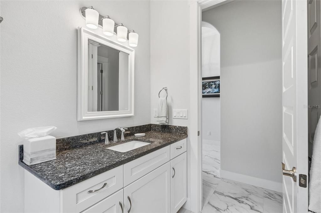 En Venta: $849,000 (4 camas, 2 baños, 2207 Pies cuadrados)