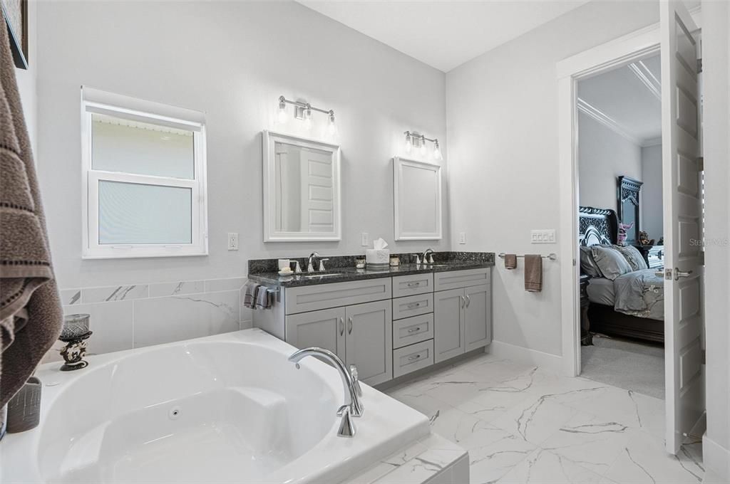 En Venta: $849,000 (4 camas, 2 baños, 2207 Pies cuadrados)