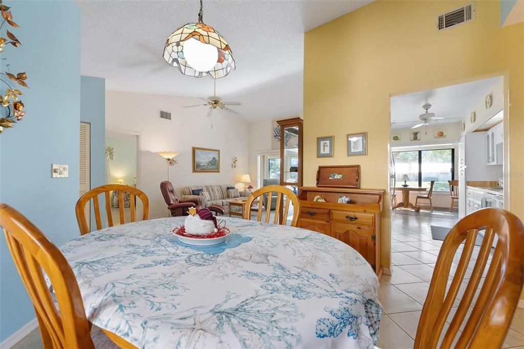 Activo con contrato: $239,500 (2 camas, 2 baños, 1684 Pies cuadrados)