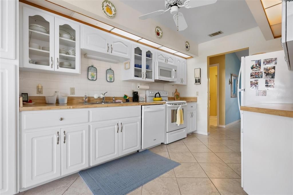 Activo con contrato: $239,500 (2 camas, 2 baños, 1684 Pies cuadrados)