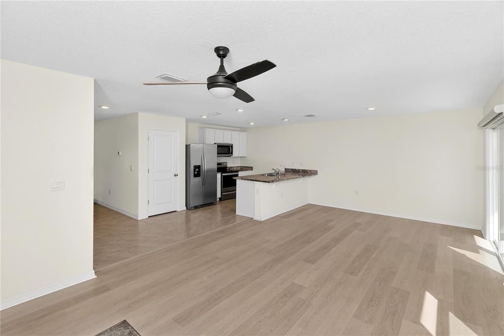 En Venta: $282,000 (4 camas, 2 baños, 1405 Pies cuadrados)