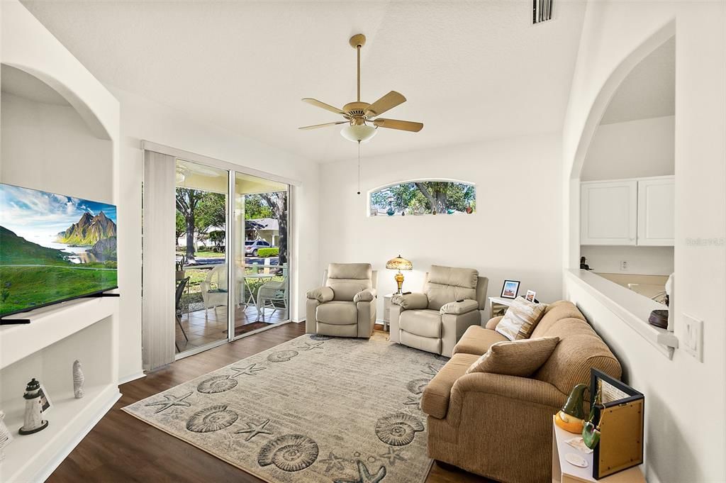 待售: $299,000 (3 贝兹, 2 浴室, 1369 平方英尺)