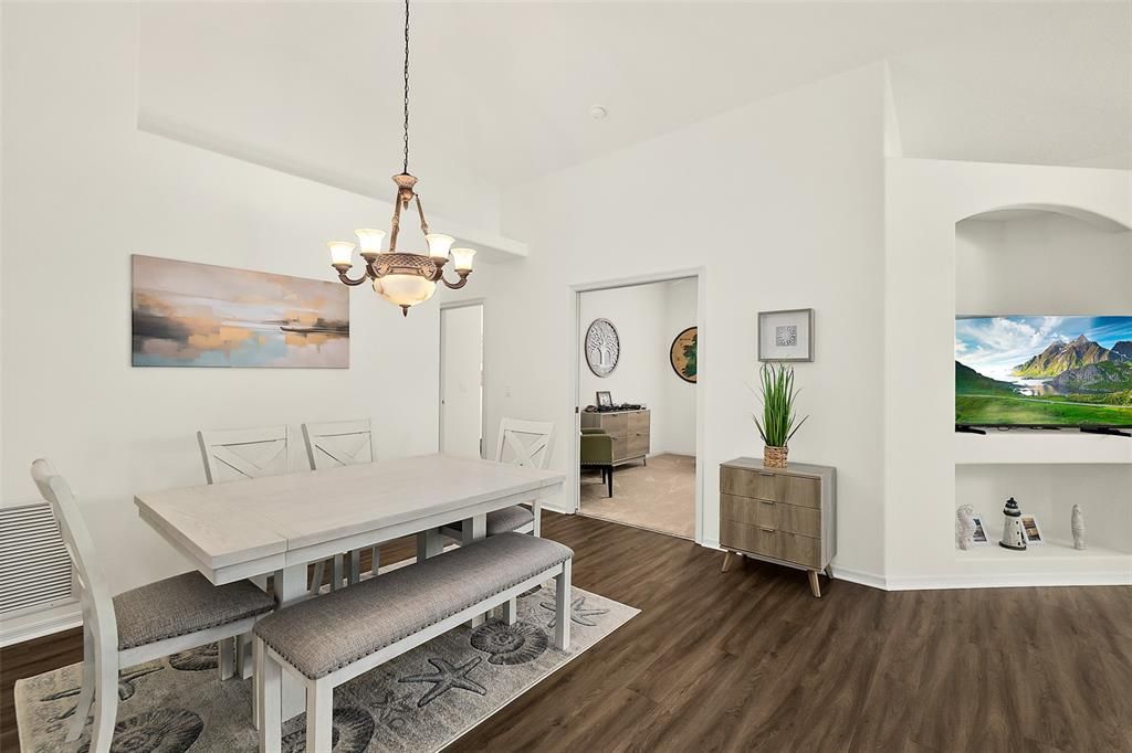 待售: $299,000 (3 贝兹, 2 浴室, 1369 平方英尺)