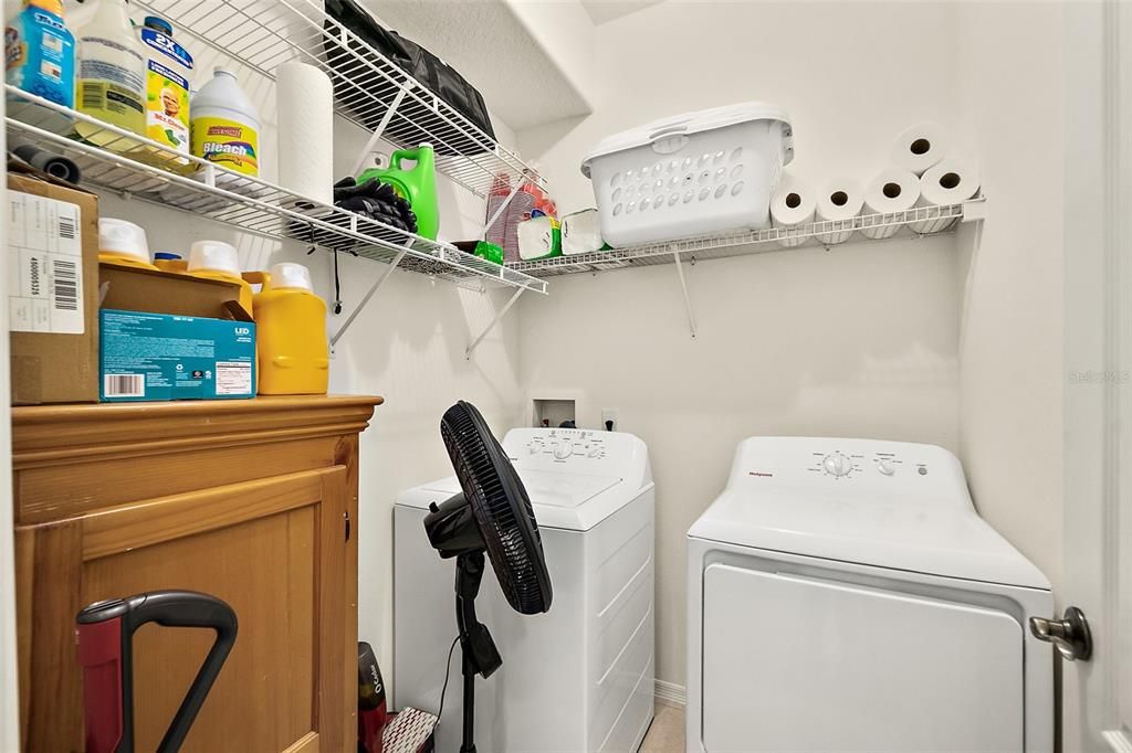 待售: $299,000 (3 贝兹, 2 浴室, 1369 平方英尺)