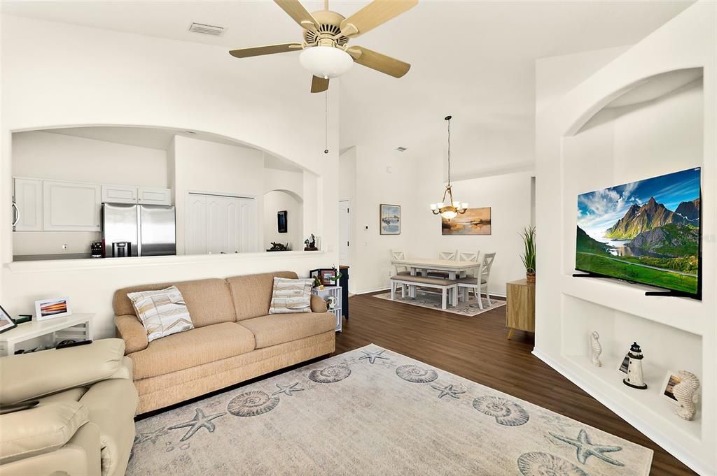 待售: $299,000 (3 贝兹, 2 浴室, 1369 平方英尺)