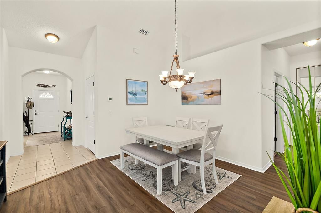 待售: $299,000 (3 贝兹, 2 浴室, 1369 平方英尺)