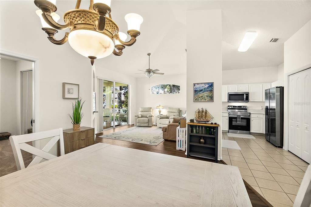 待售: $299,000 (3 贝兹, 2 浴室, 1369 平方英尺)