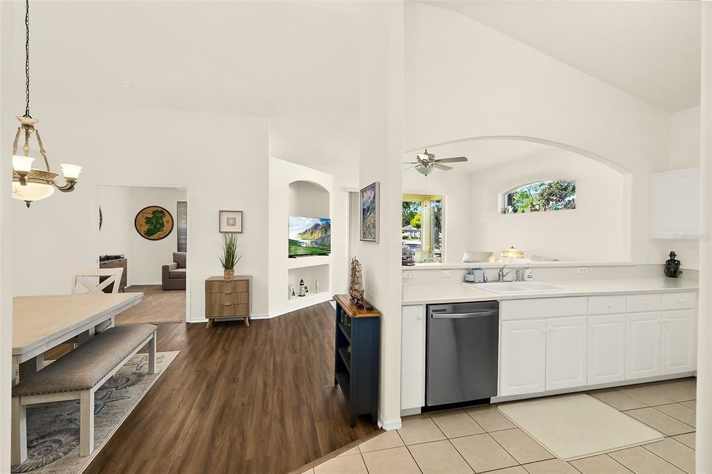 待售: $299,000 (3 贝兹, 2 浴室, 1369 平方英尺)