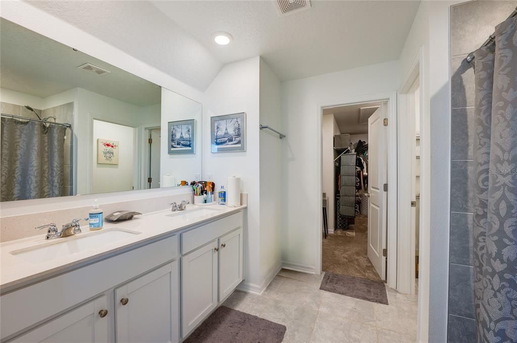 For Sale: $379,900 (4 beds, 3 baths, 1918 Square Feet)