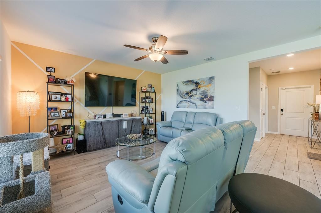 For Sale: $379,900 (4 beds, 3 baths, 1918 Square Feet)