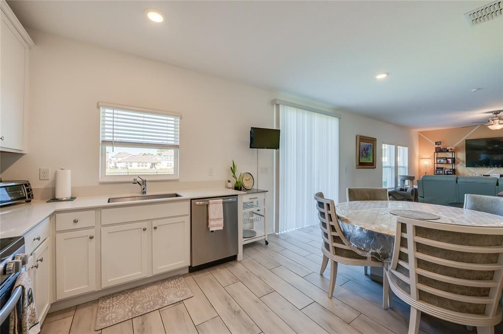 For Sale: $379,900 (4 beds, 3 baths, 1918 Square Feet)