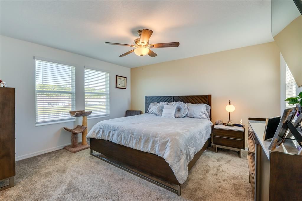 For Sale: $379,900 (4 beds, 3 baths, 1918 Square Feet)