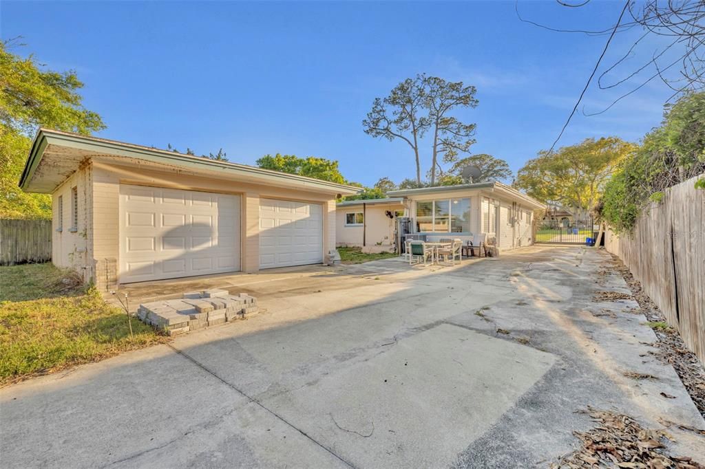 Active With Contract: $300,000 (3 beds, 2 baths, 1292 Square Feet)