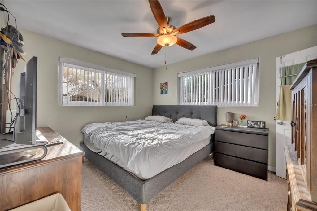 Active With Contract: $300,000 (3 beds, 2 baths, 1292 Square Feet)