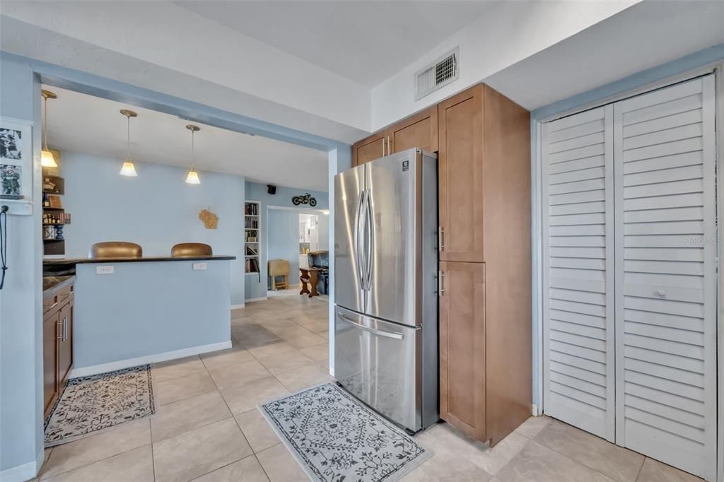 Active With Contract: $300,000 (3 beds, 2 baths, 1292 Square Feet)
