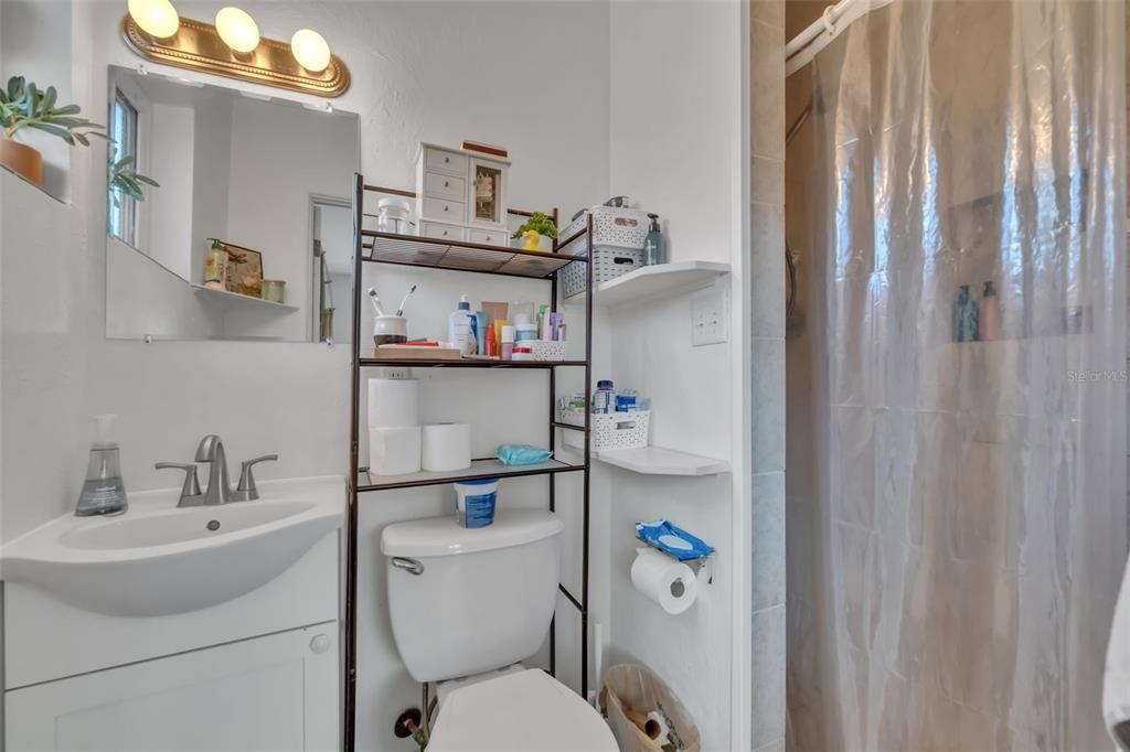 Active With Contract: $300,000 (3 beds, 2 baths, 1292 Square Feet)