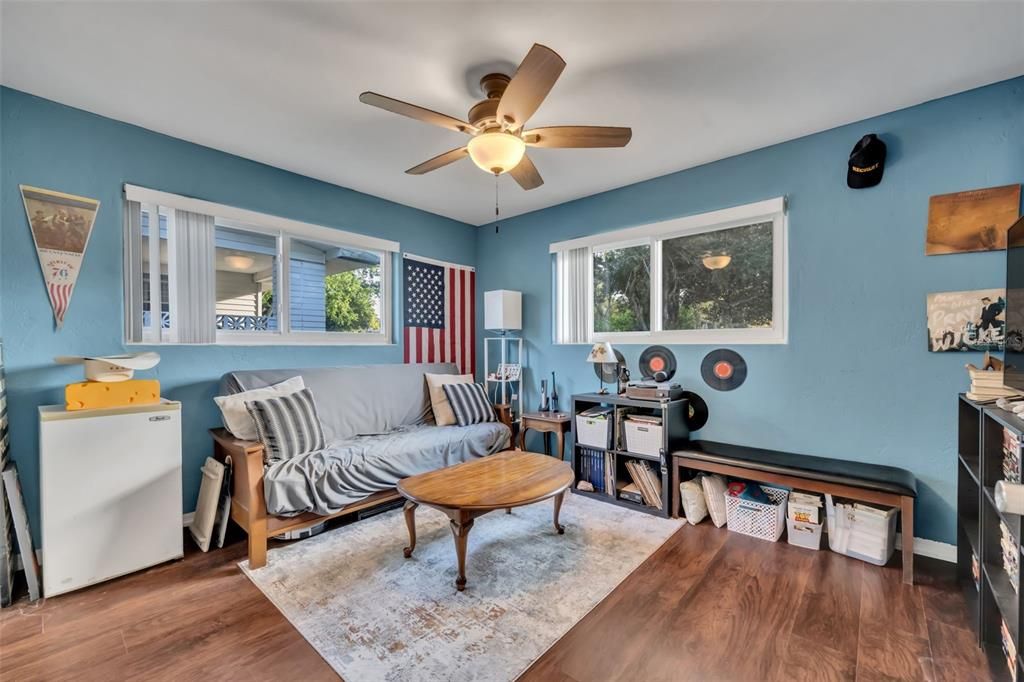 Active With Contract: $300,000 (3 beds, 2 baths, 1292 Square Feet)