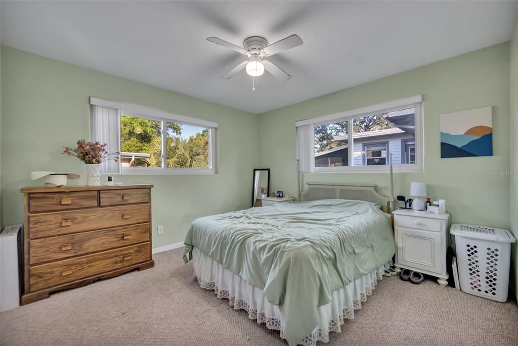 Active With Contract: $300,000 (3 beds, 2 baths, 1292 Square Feet)