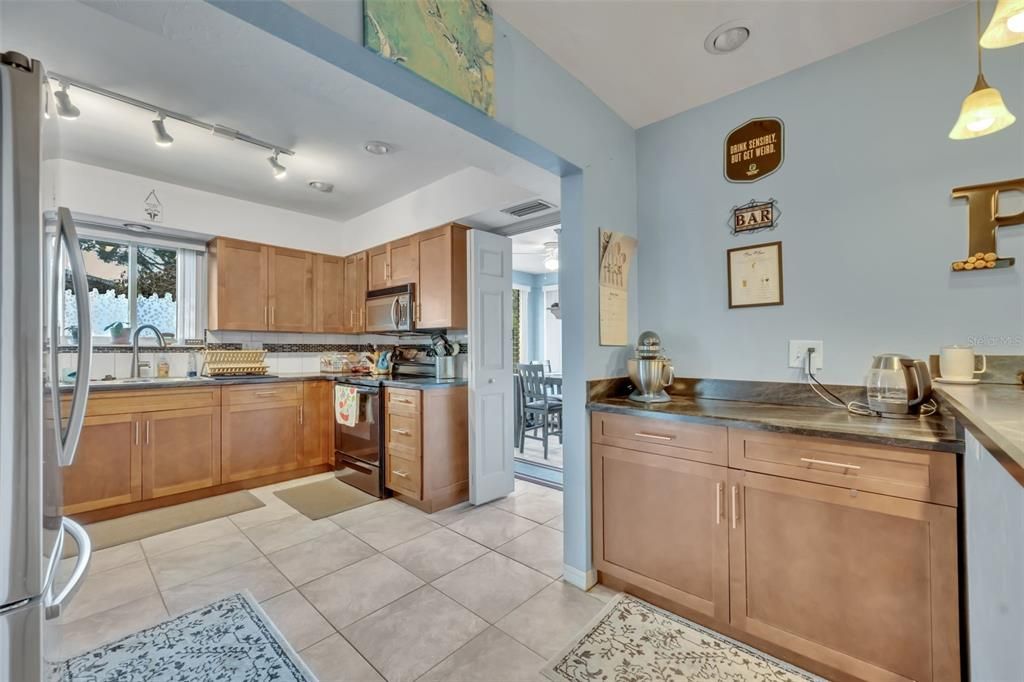 Active With Contract: $300,000 (3 beds, 2 baths, 1292 Square Feet)