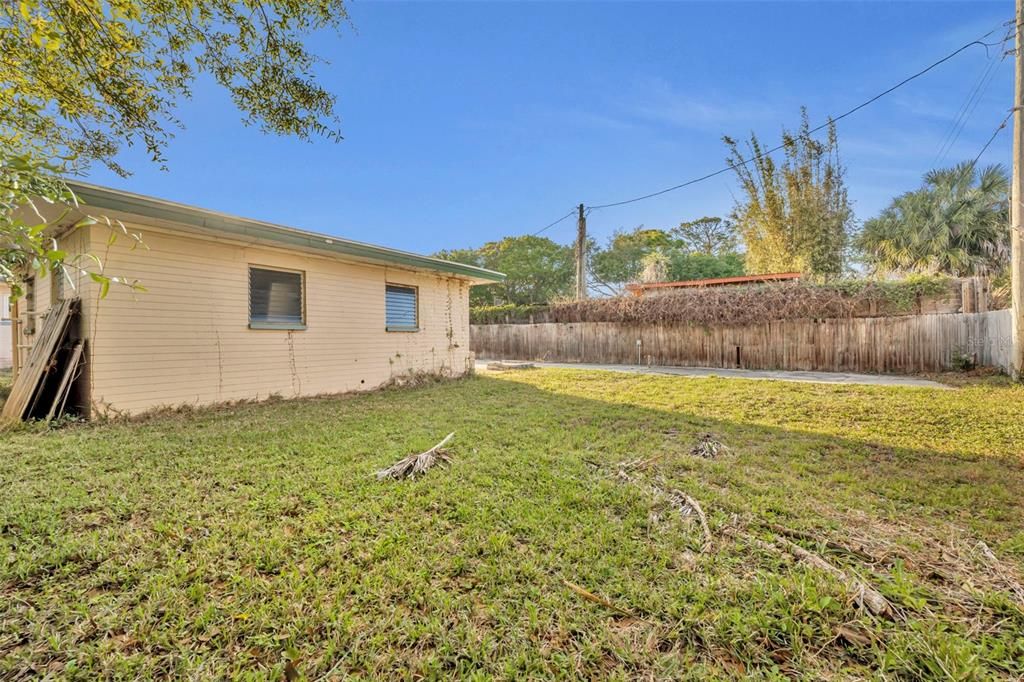 Active With Contract: $300,000 (3 beds, 2 baths, 1292 Square Feet)