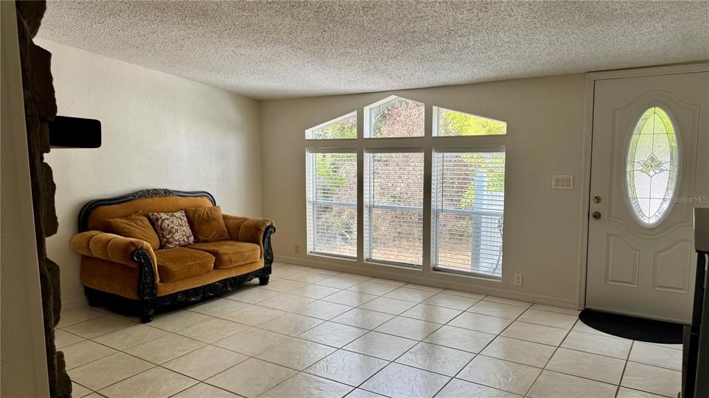 En Venta: $339,900 (3 camas, 2 baños, 1620 Pies cuadrados)