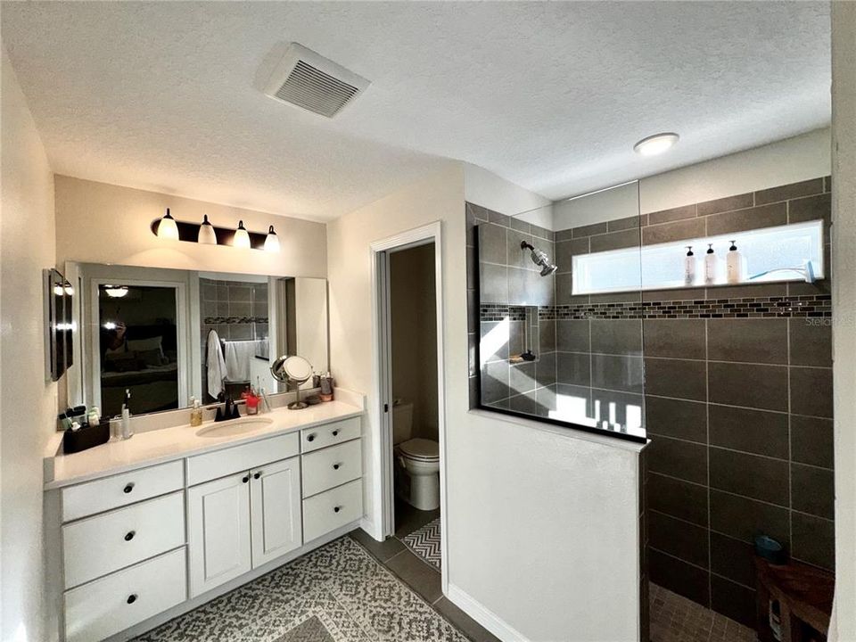 For Rent: $2,200 (3 beds, 2 baths, 1699 Square Feet)