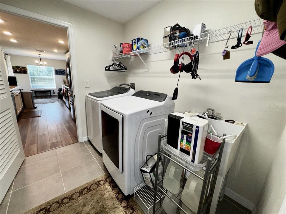 For Rent: $2,200 (3 beds, 2 baths, 1699 Square Feet)
