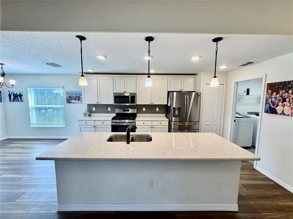 For Rent: $2,200 (3 beds, 2 baths, 1699 Square Feet)