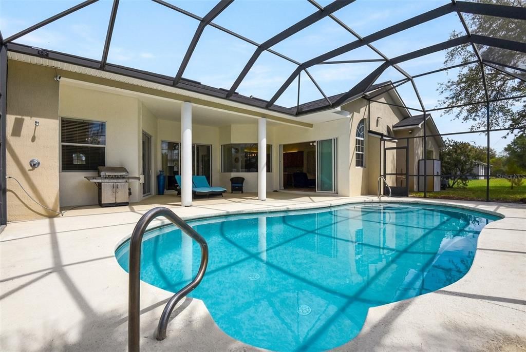 Activo con contrato: $579,000 (3 camas, 2 baños, 2508 Pies cuadrados)