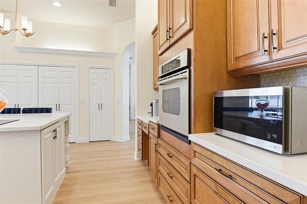Activo con contrato: $579,000 (3 camas, 2 baños, 2508 Pies cuadrados)