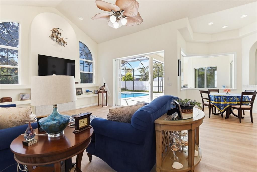 Activo con contrato: $579,000 (3 camas, 2 baños, 2508 Pies cuadrados)