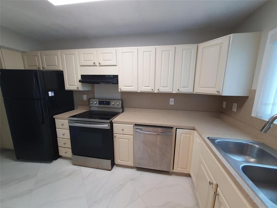 В аренду: $2,050 (2 спален, 2 ванн, 1000 Квадратных фут)