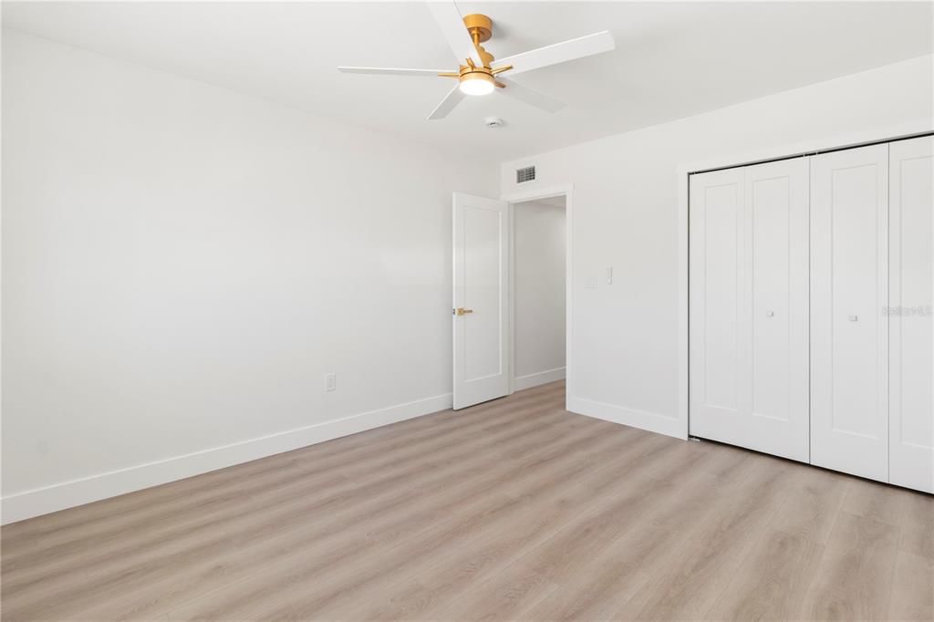 Active With Contract: $575,000 (2 beds, 2 baths, 890 Square Feet)