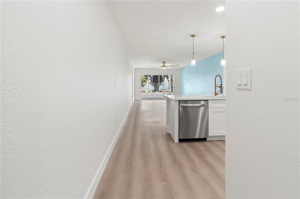 Active With Contract: $575,000 (2 beds, 2 baths, 890 Square Feet)