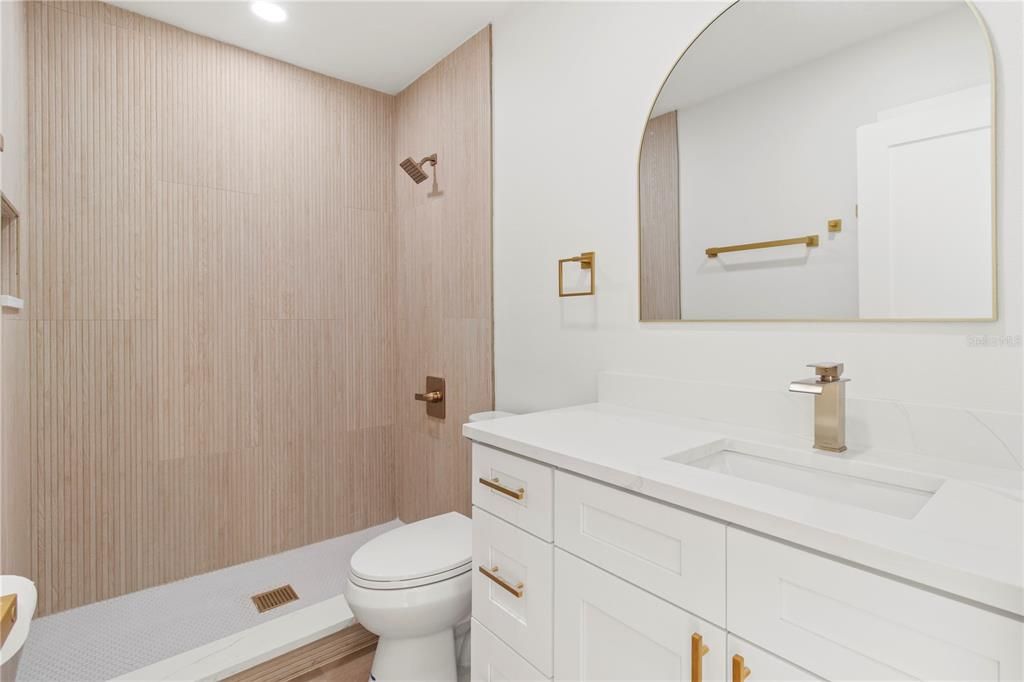 Active With Contract: $575,000 (2 beds, 2 baths, 890 Square Feet)